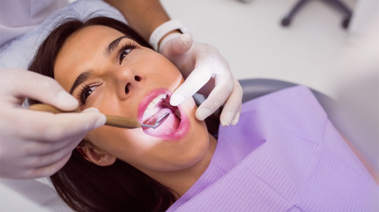Cara Mudah Merawat Gigi Berlubang agar Tidak Sakit