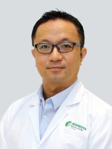 Dr Ang Chin Wee Spesialis bedah kolorektal (Usus & Pencernaan) terbaik di Malaysia yang menjadi Full Time Consultant di Rumah Sakit Mahkota Medical Centre, Melaka, Malaysia